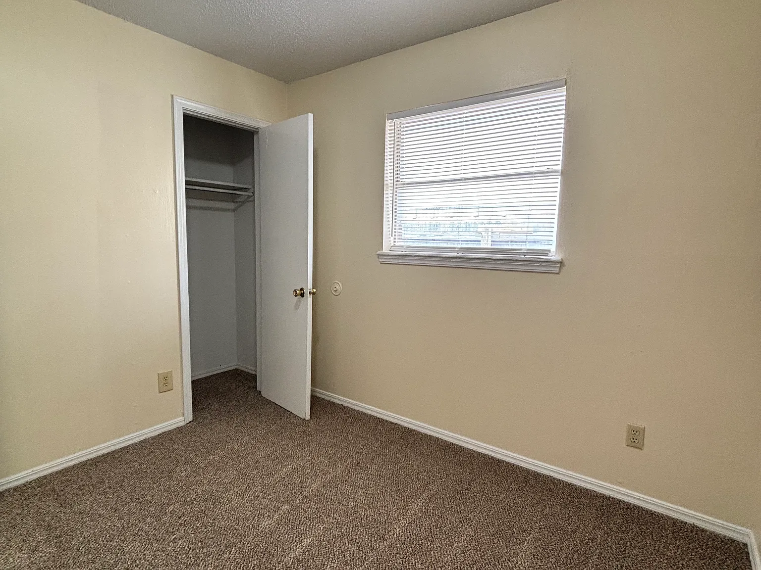 3 bed, 963 sqft, $1,550 — Photo 3