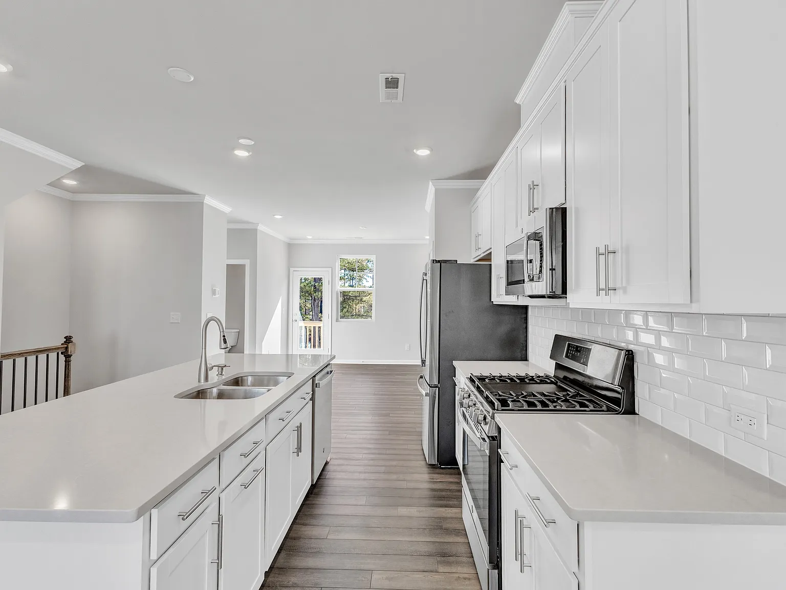3 bed, 1807 sqft, $2,190 — Photo 4