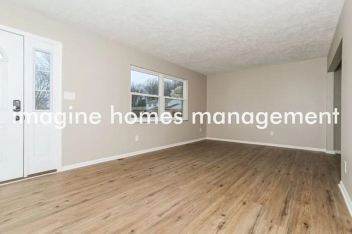 1409 Hilltree Dr — Photo 3