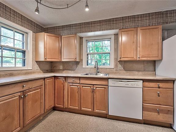 4th image of 8037 Jefferson St