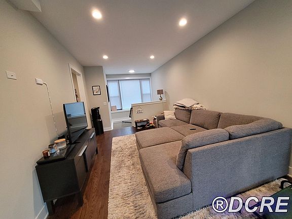 4th image of 5016 N Winchester Ave APT 1R