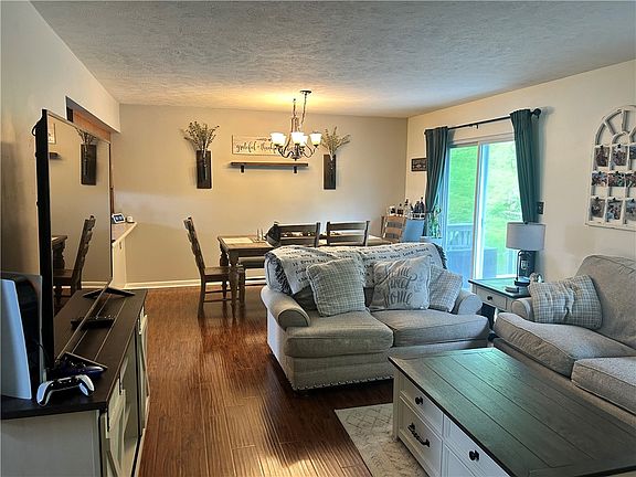 5th image of 1212 Canterbury Dr
