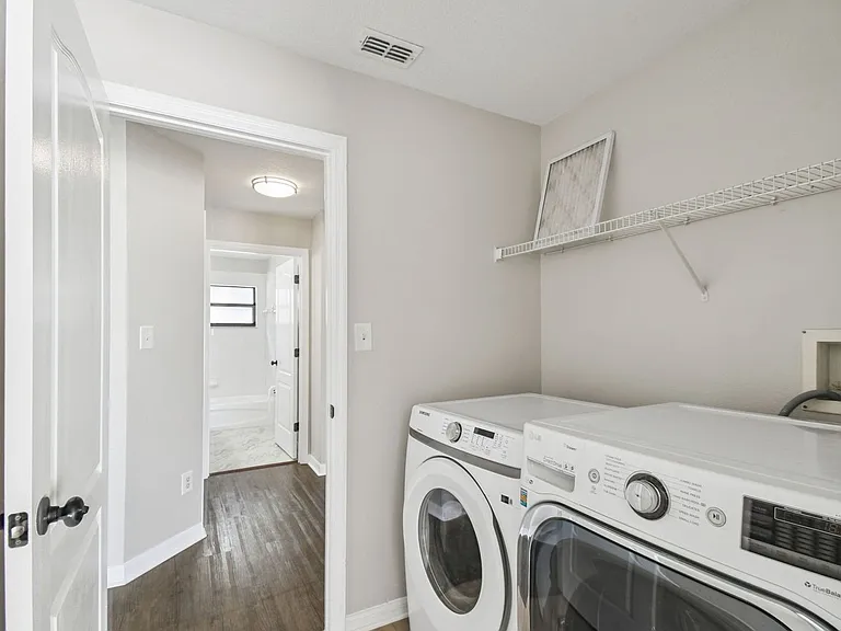 209 Goldie St — Photo 14