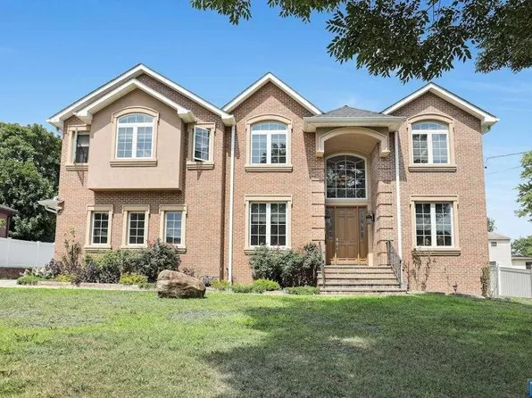 135 Haase Ave, Paramus, NJ 07652