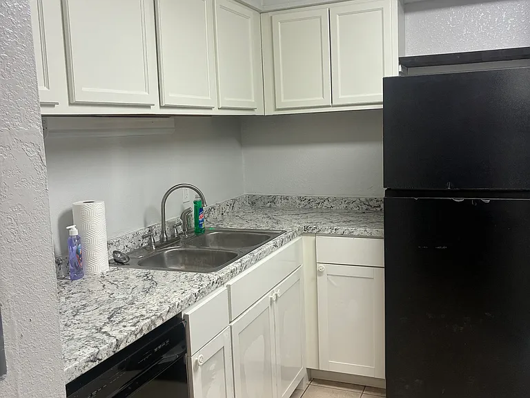 2020 Continental Ave #0 — Photo 6