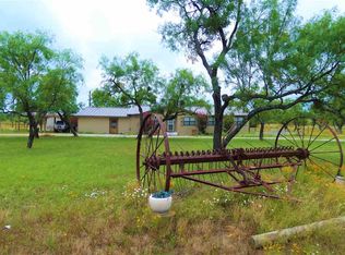 405 Rio Llano Dr W, Llano, TX 78643