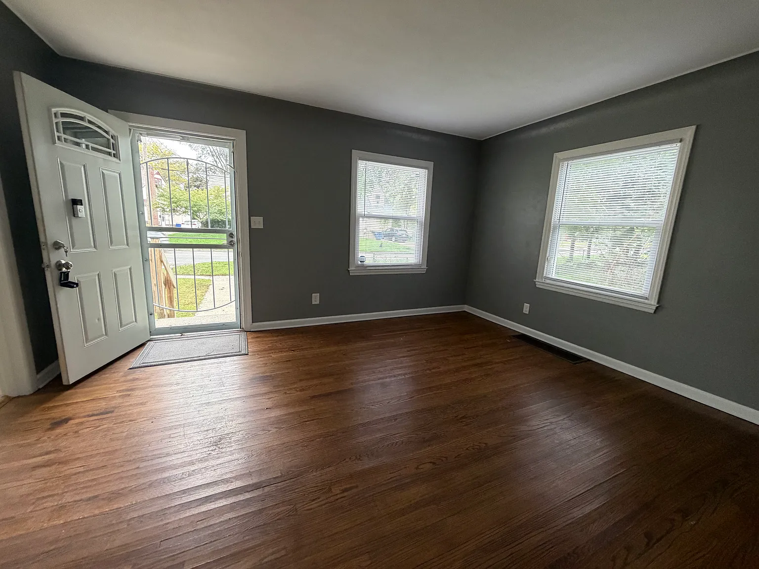 2115 Berdan Ave — Photo 2