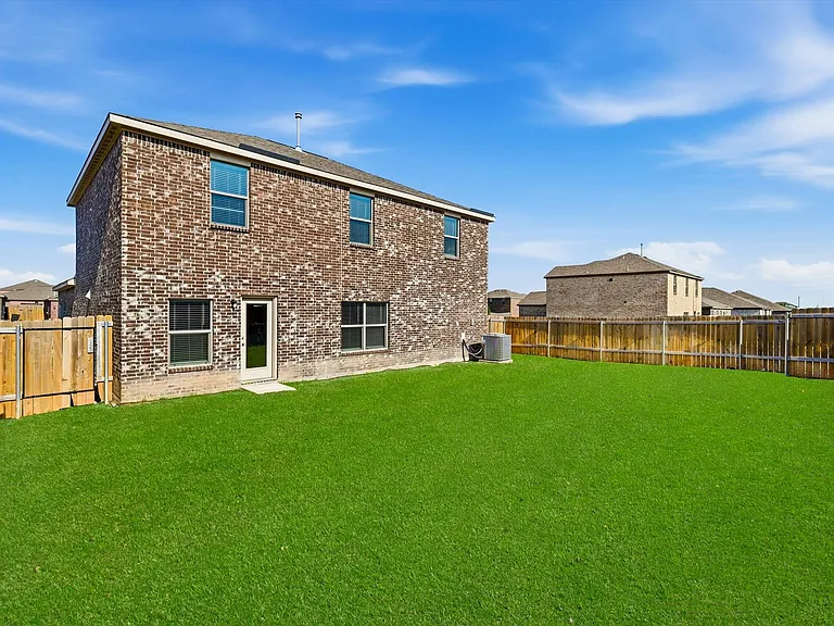 2105 Yarbrough Dr — Photo 37