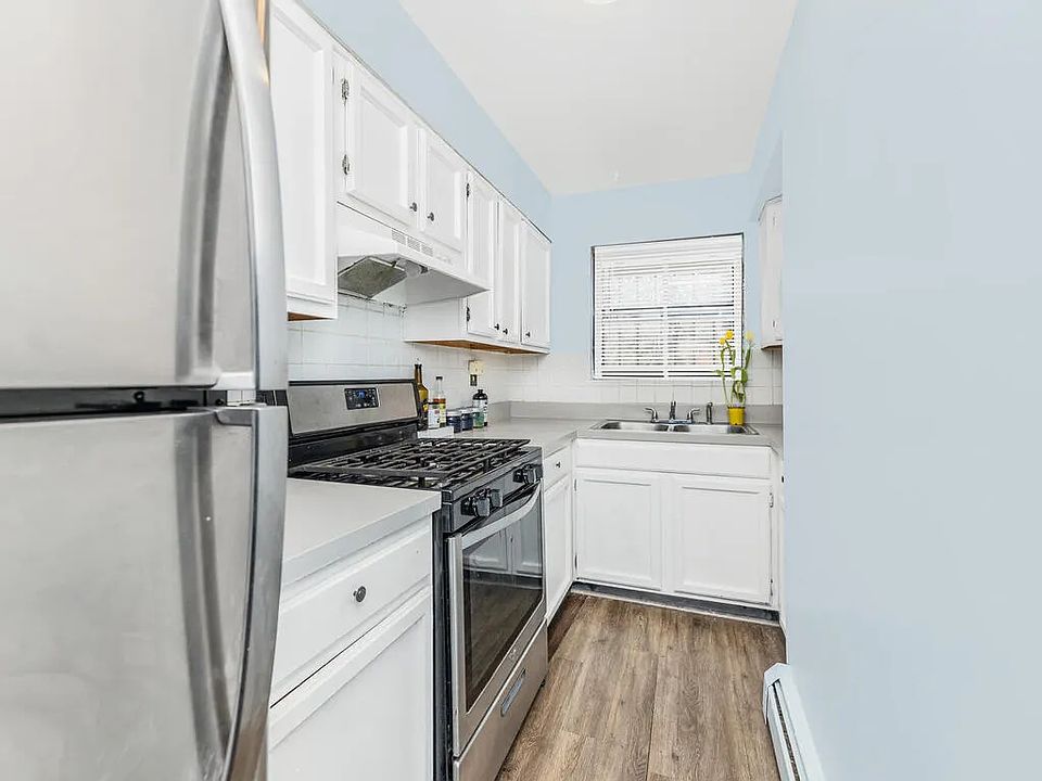 1st image of 852 Leland Ave #C