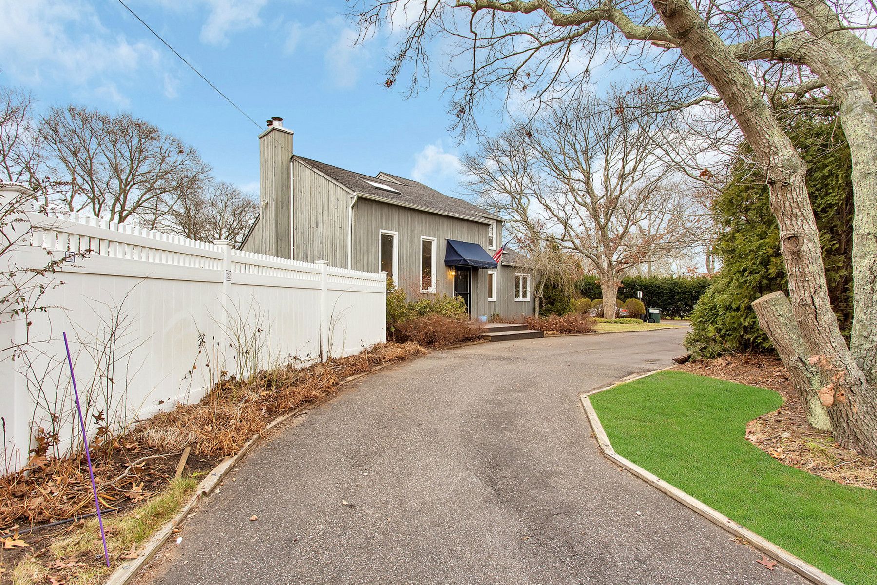 75 Argonne Rd E in Hampton Bays Out East