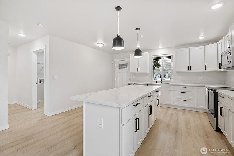 4th image of 8621 S M Street