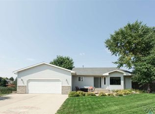 2601 S Theodore Ave, Sioux Falls, SD 57106