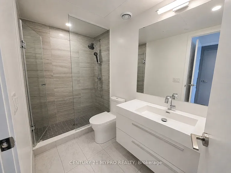 39 Roehampton Ave #3409 — Photo 11