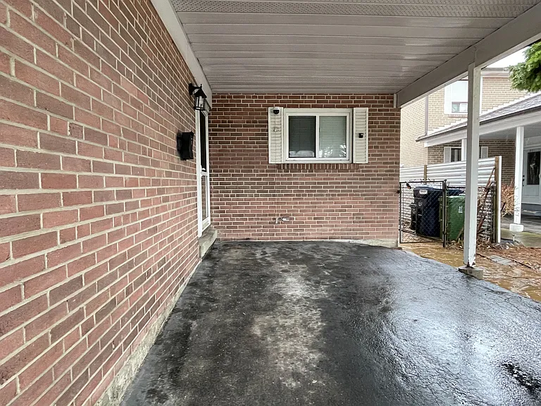 83 Painswick Cres — Photo 2