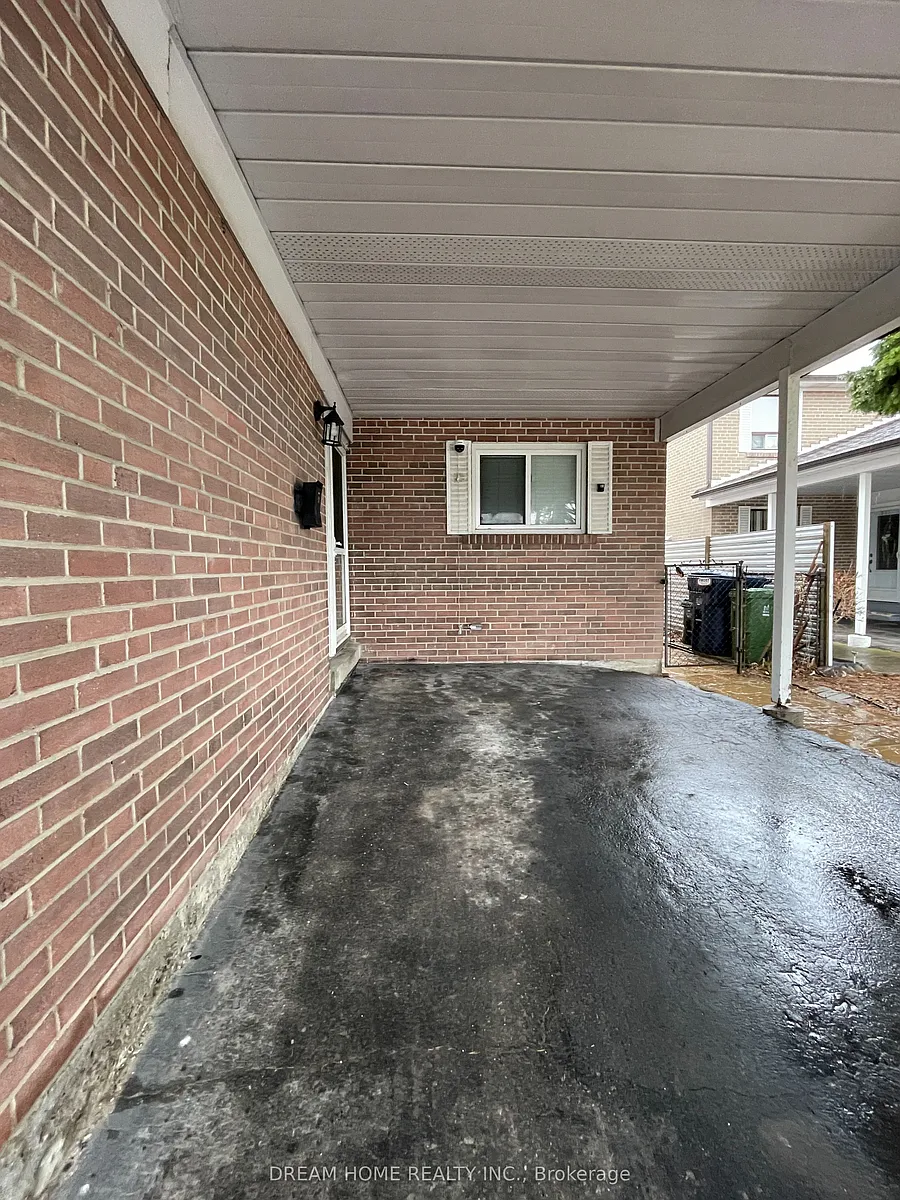 Building Photo - 83 Painswick Cres