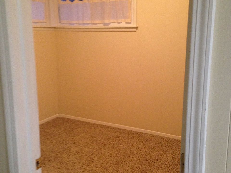 1st image of 214 W Canyon Dr
