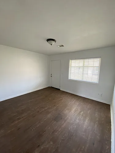 3217 Lee St Photo 1