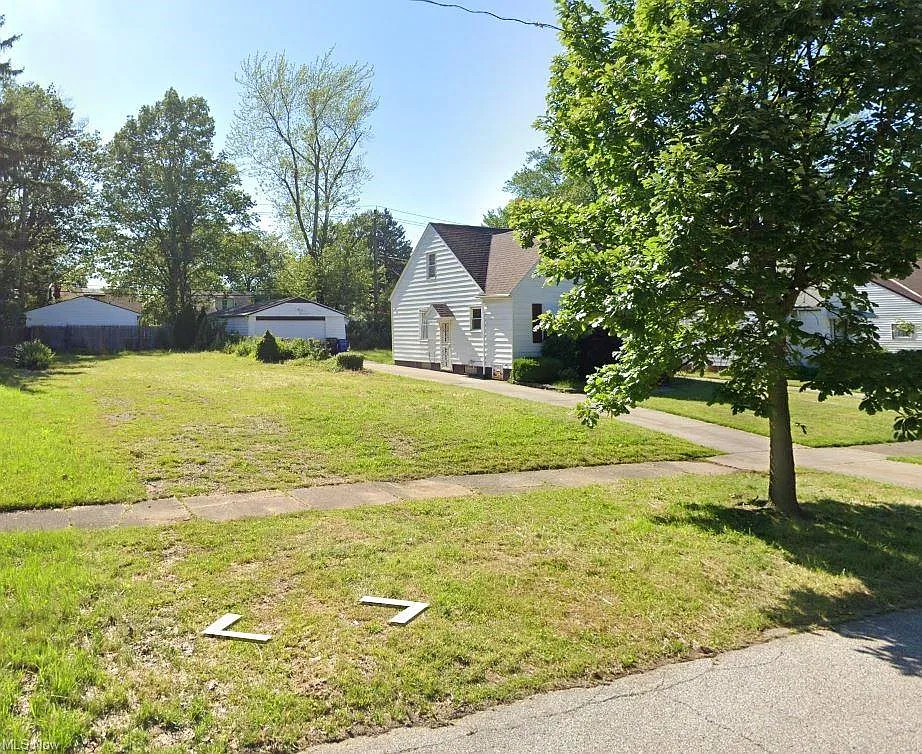 3814 Lee Heights Blvd photo 1