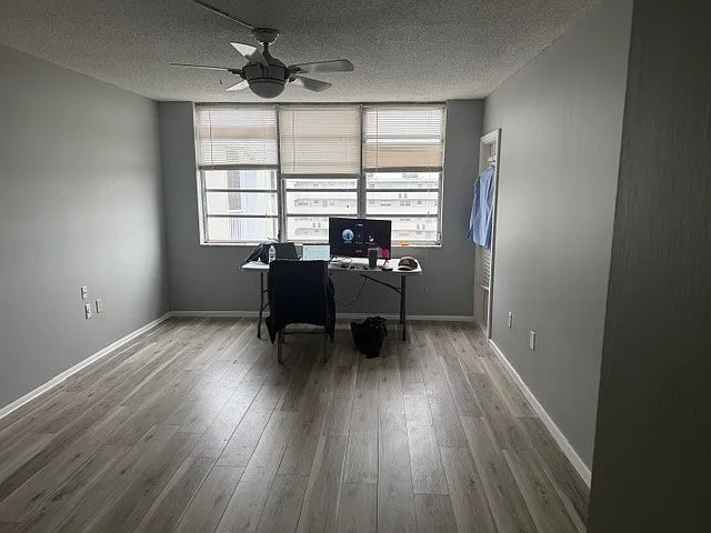 1 bed, 1.5 bath, 1036 sqft, $2,000 — Photo 3