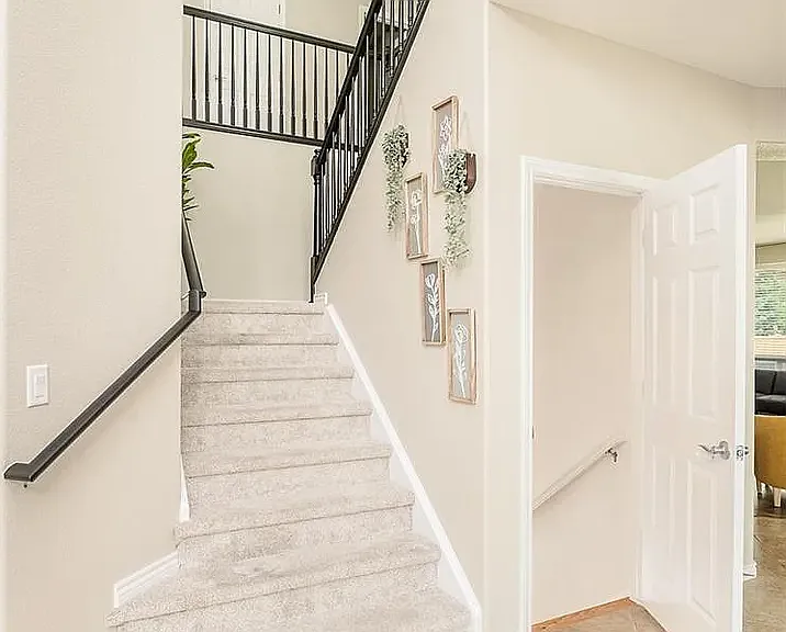 912 Kryptonite Dr — Photo 40