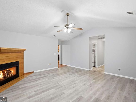 5th image of 1139 Davis Rd W