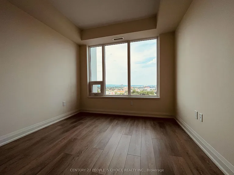 212 King William St #1023 — Photo 9