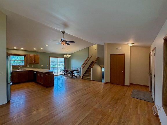 3rd image of 1190 Freedom Ave