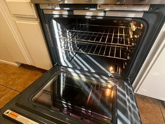 4th image of 11833 Gilmore St #4