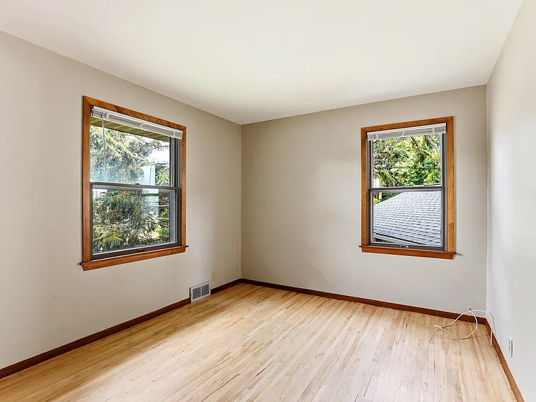 1276 Bradley St — Photo 6