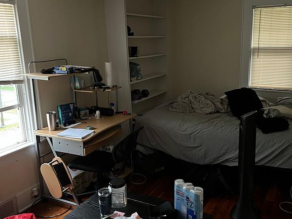 3rd image of 303 Bailey St