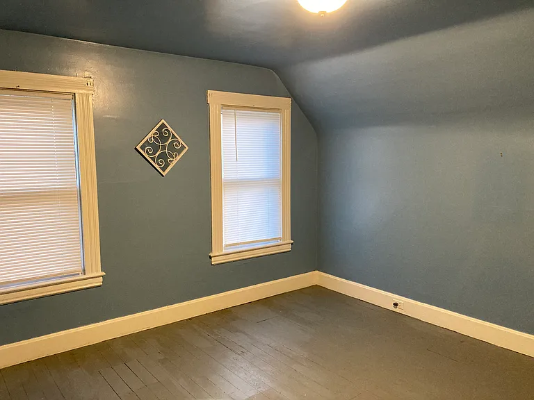 200 Henrietta St — Photo 9