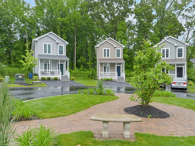 Ascot Landing - Single Family Homes — Photo 8