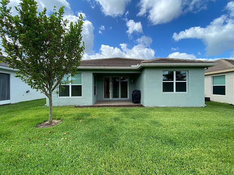 12049 SW Jasper Lake Way — Photo 15