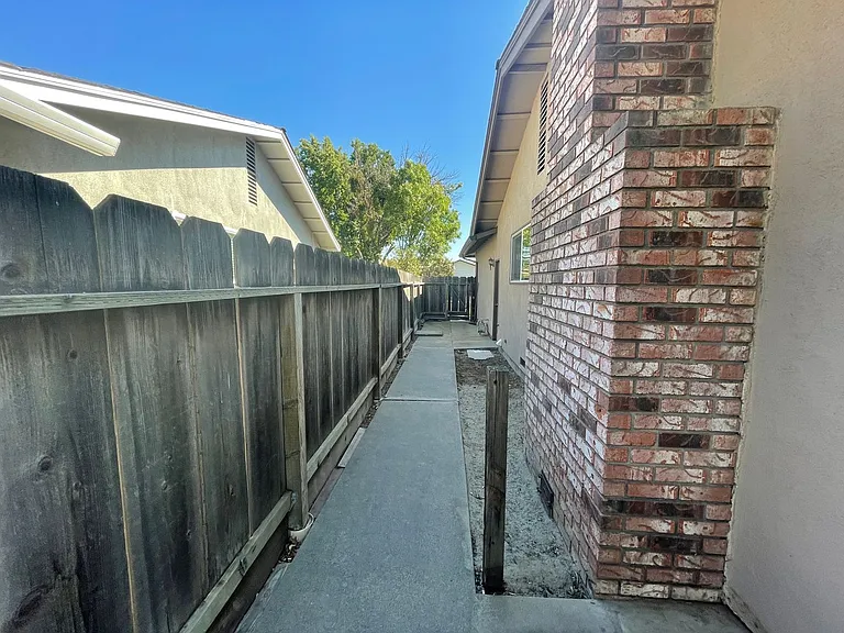 3233 Nightingale Dr — Photo 28