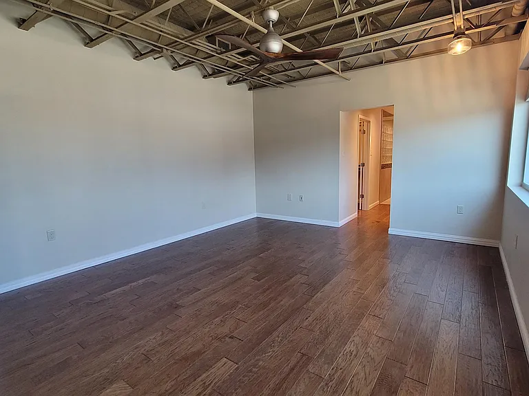 901 N Upper Broadway #1 — Photo 24