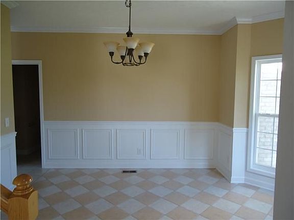 Dining Rm, 1/2BA, w/ Bay win