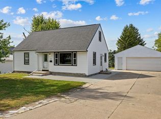 707 40th St SE, Cedar Rapids, IA 52403