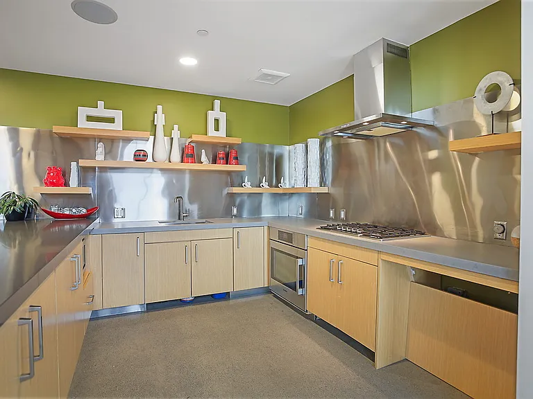 777 Hamilton — Photo 25