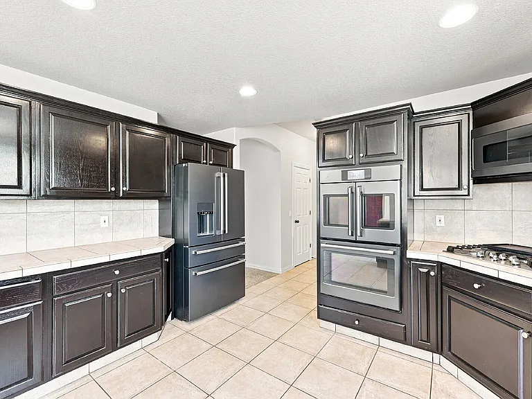 2425 Vanreen Dr — Photo 17
