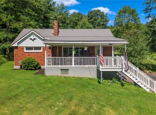 212 Parkhill Rd, Baden, PA 15005
