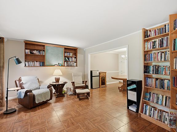 5th image of 209 Flurnoy Ave