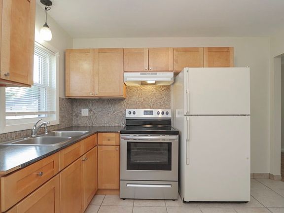 5th image of 323 Montcalm St #323