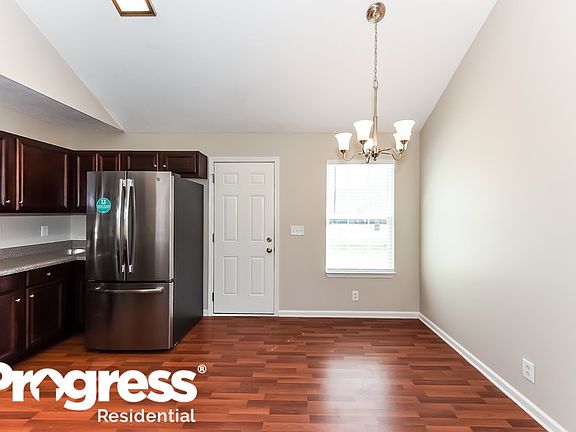 5th image of 3177 Holsted Dr