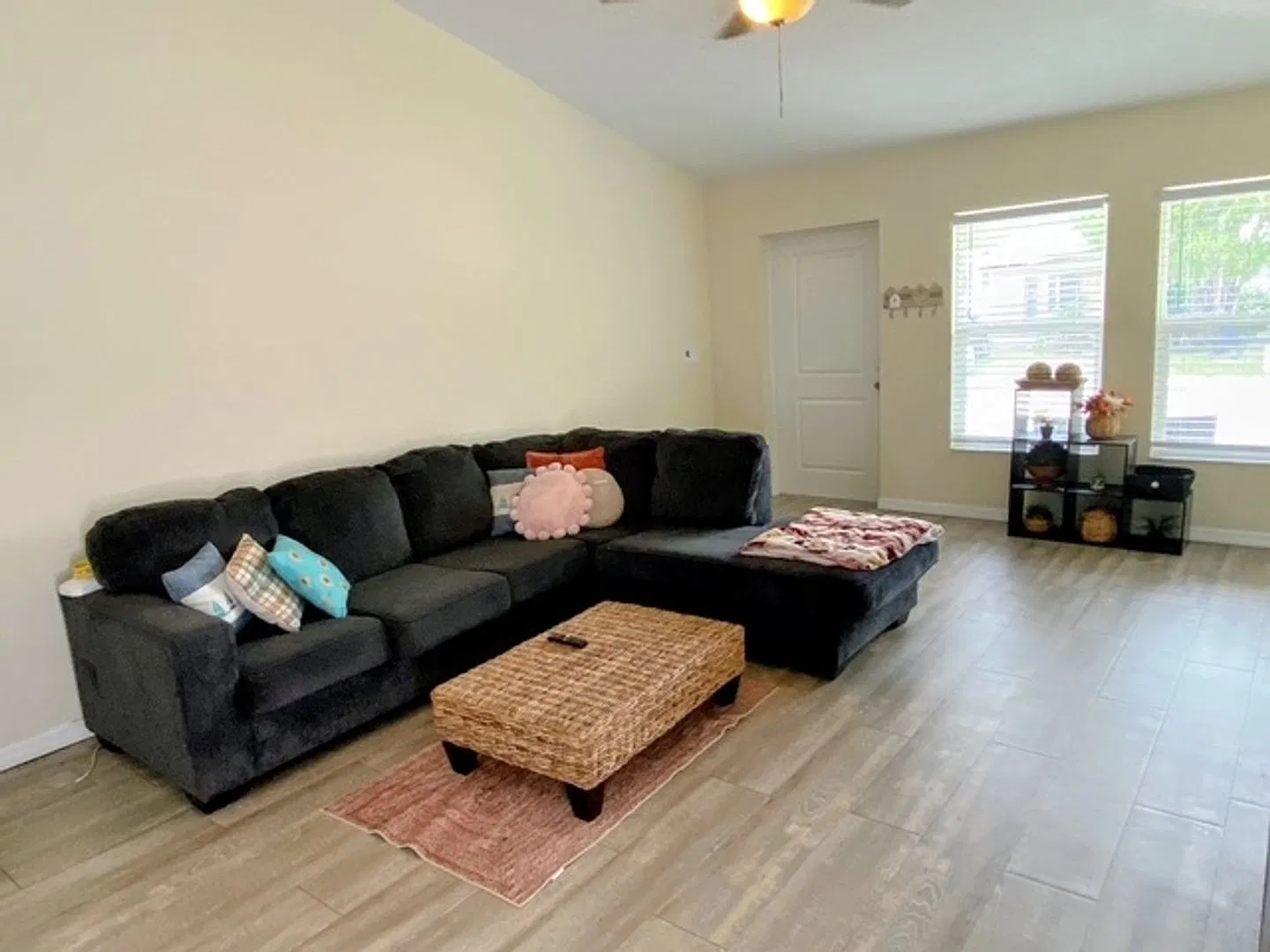 Modern, Fully Furnished 3-Bedroom Home with Fenced Backyard in Tampa! — Photo 3