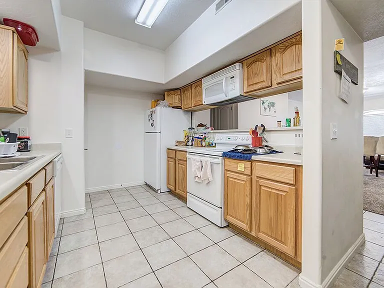 51 E 600 N #202 — Photo 5