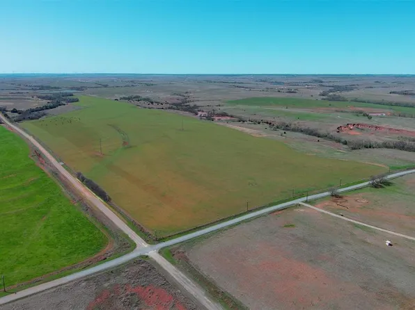 E 1070 & North Rd #2210, Foss, OK 73647