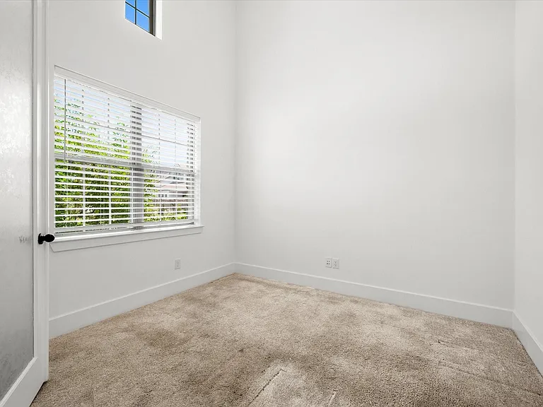 1911 Golden Leaf Dr — Photo 18