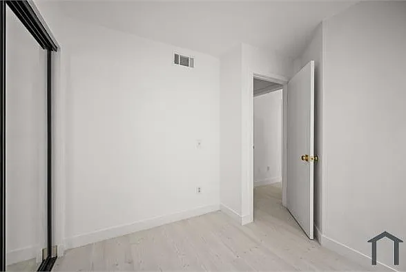920 Everett St — Photo 13