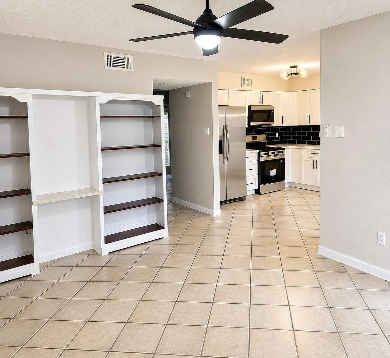 3 bed, 2.5 bath, 1743 sqft, $1,795 — Photo 3