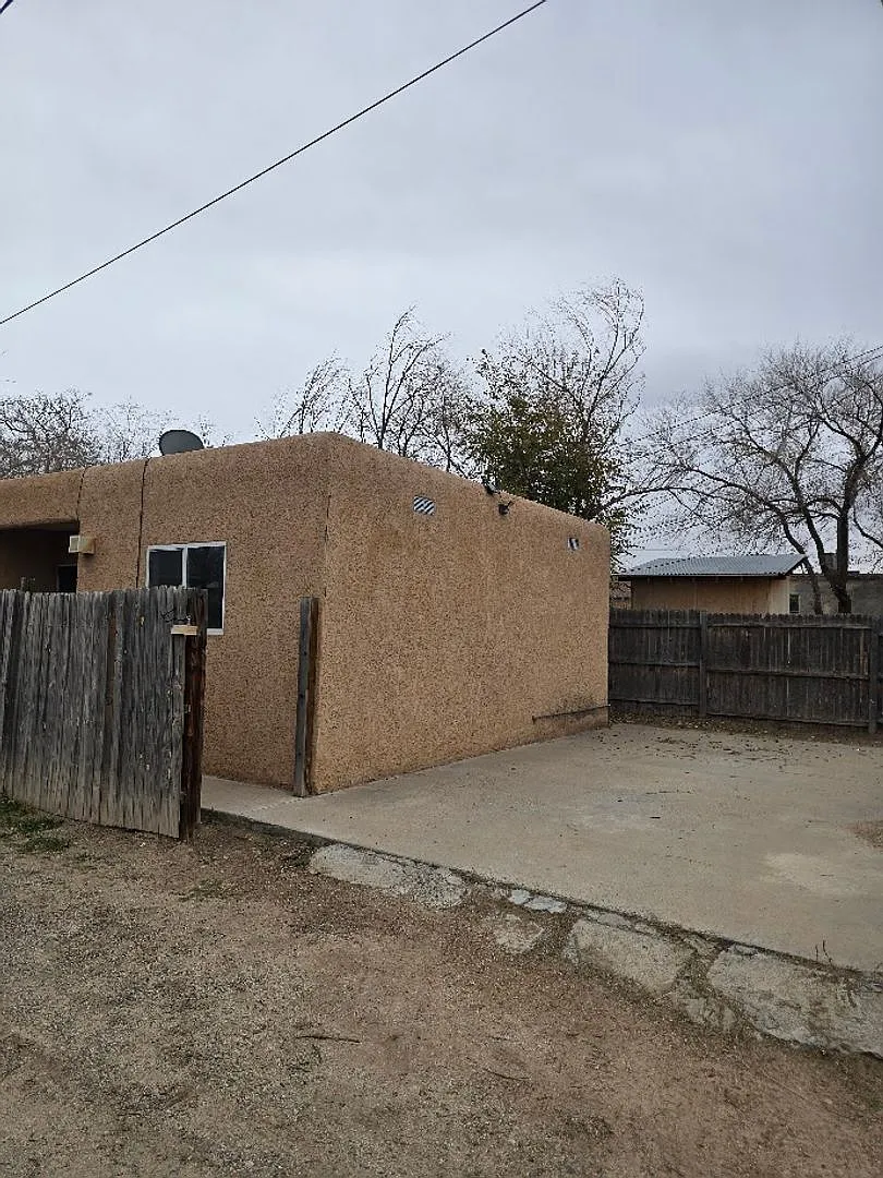 915 Walter Unit A — Photo 3